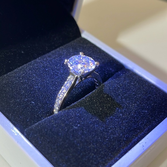 3 Ct Moissanite set in 925 Sterling Silver. - Picture 2 of 16